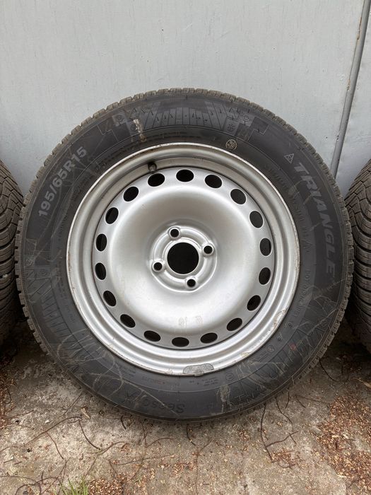 Всесезонная резина Triangle 195/65 R15 + Диски Renault 4x100 R15