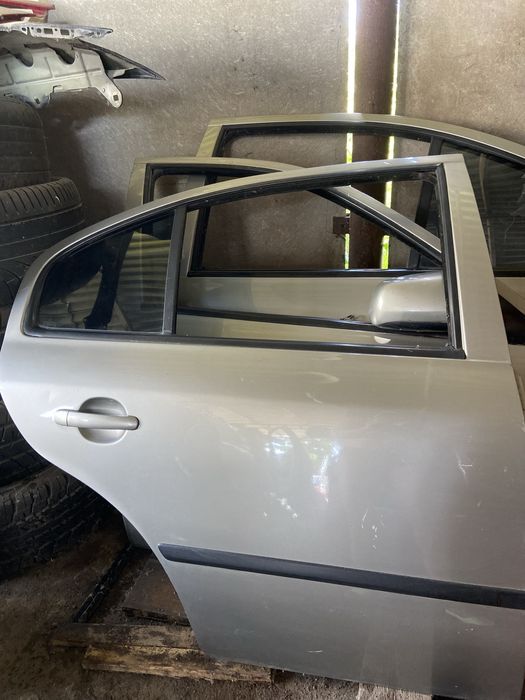 Двері передні Skoda Octavia Tour