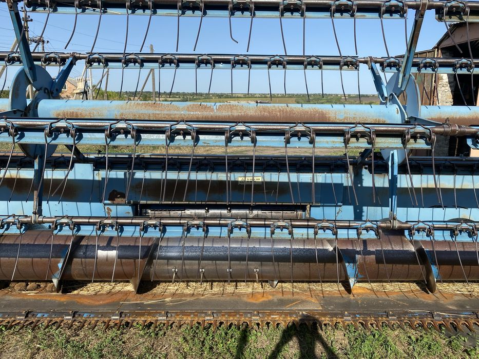 Комбайн Славутич КЗС-9-1