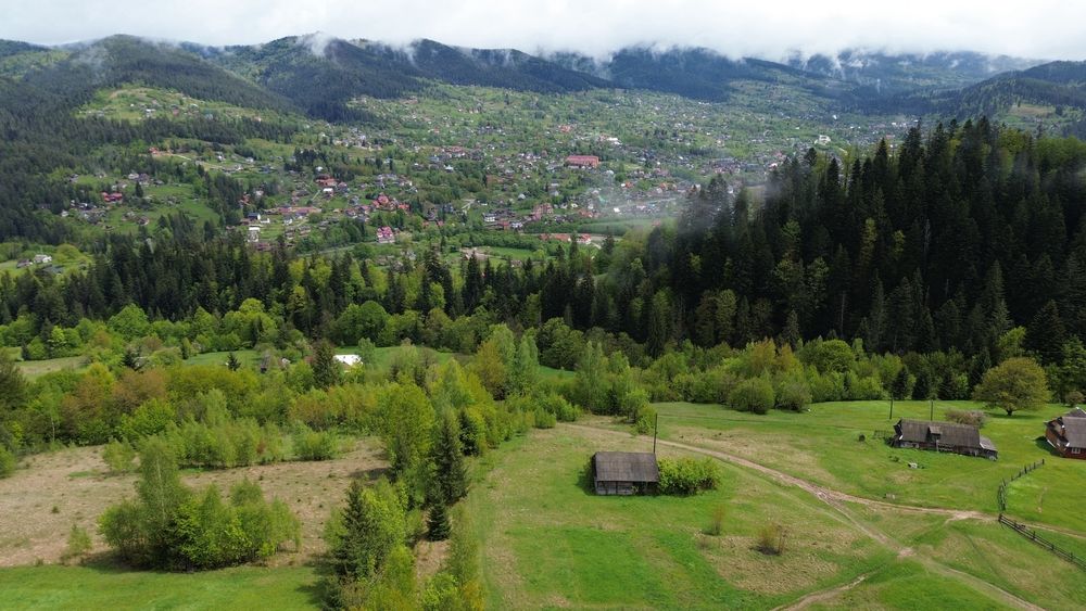 Найкрасивіші краєвиди в  Микуличині , земля Карпати, ділянка в горах