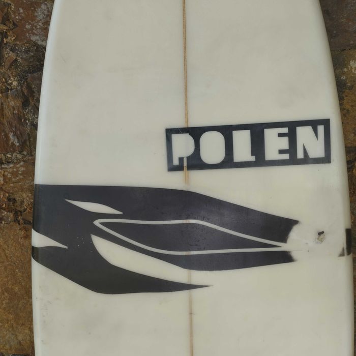 Prancha de surf POLEN 5`9" pronta para mar adentro e boas ondas!