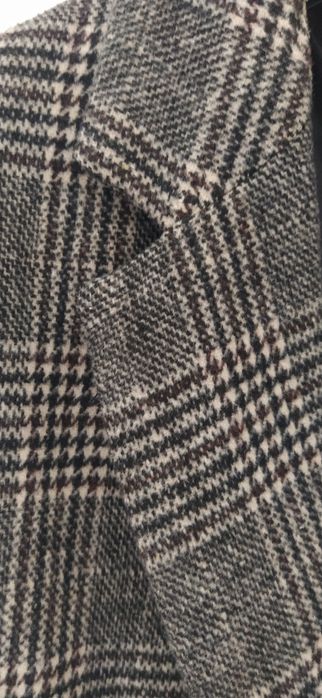 Sobretudo homem vestido uma vez