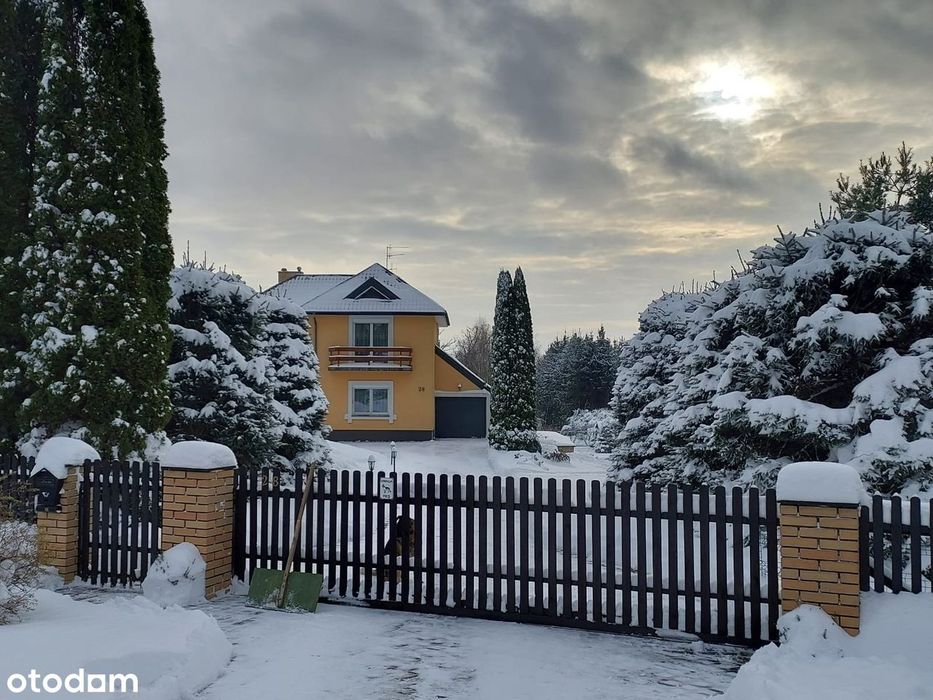 ELegancki dom z pięknym ogrodem i okolicą, 1 km od Krasnegostawu