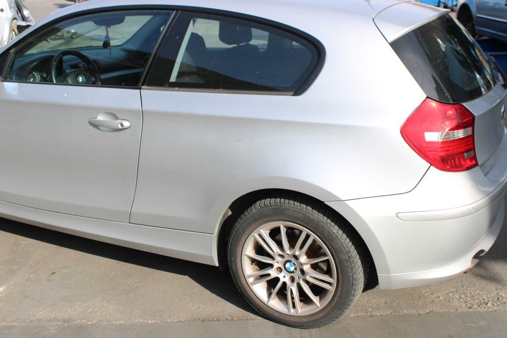 BMW Seria 1 E81 116i Maska Drzwi Klapa 354