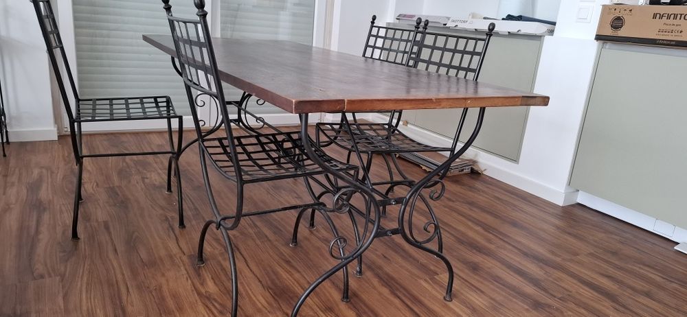 Mesa de jantar com 4 cadeiras