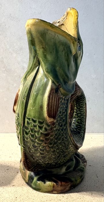 Para restauro Antiga jarra “peixe” em faiança das Caldas da Rainha