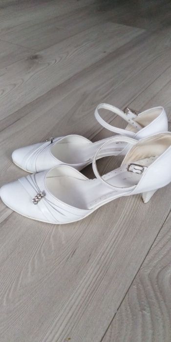 Buty ślubne białe