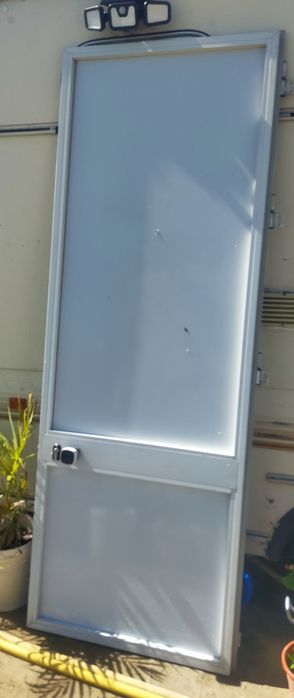 Porta em alumínio e vidro