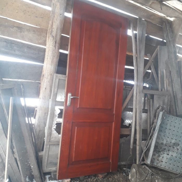 Двери сосновые б/у.