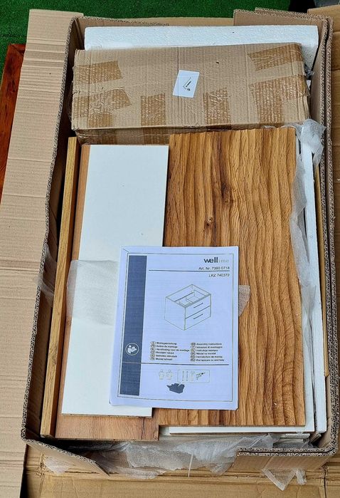 Meble łazienkowe w paczkach z wyprzedaży magazynowych