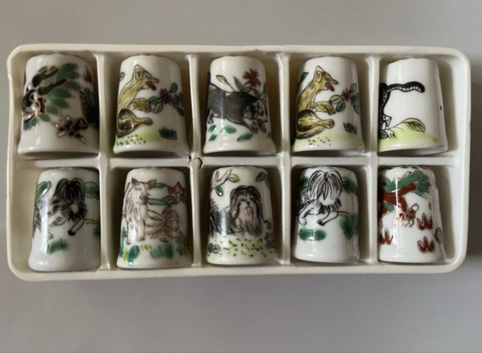 Coleção 10 dedais porcelana com cães
