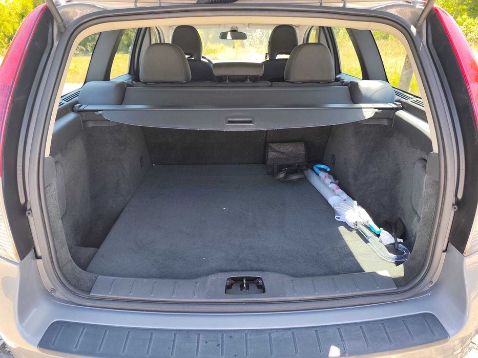 Volvo V50.