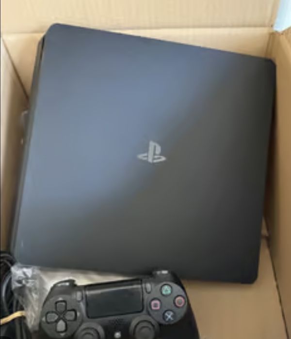 Ps4 slim + comandos + GT7