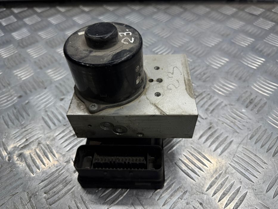 Блок АБС ABS  VW Touareg  7L0614111E
