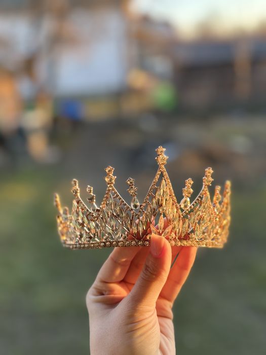 Продам корону з сережками