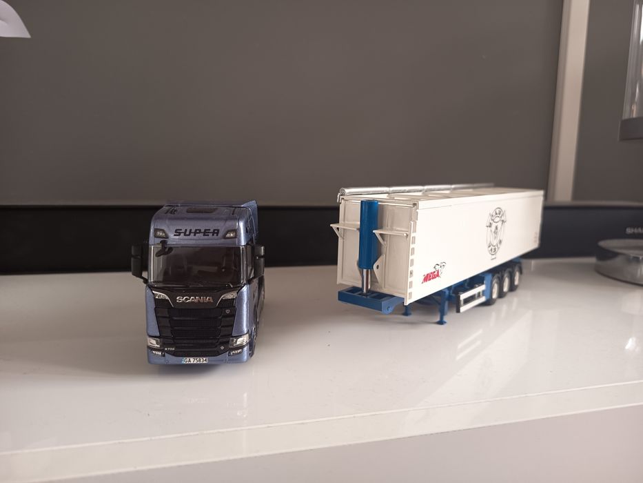 Model Scania + naczepa Tekno skala 1:50