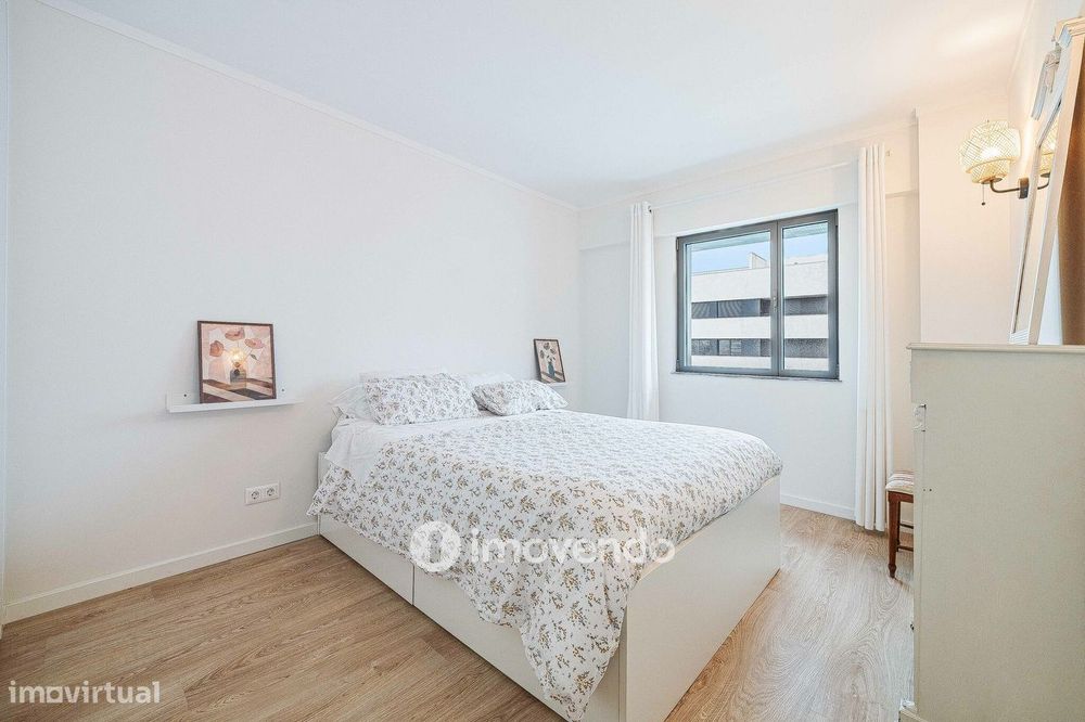 Apartamento T2 moderno, com estacionamento, na Alta de Lisboa