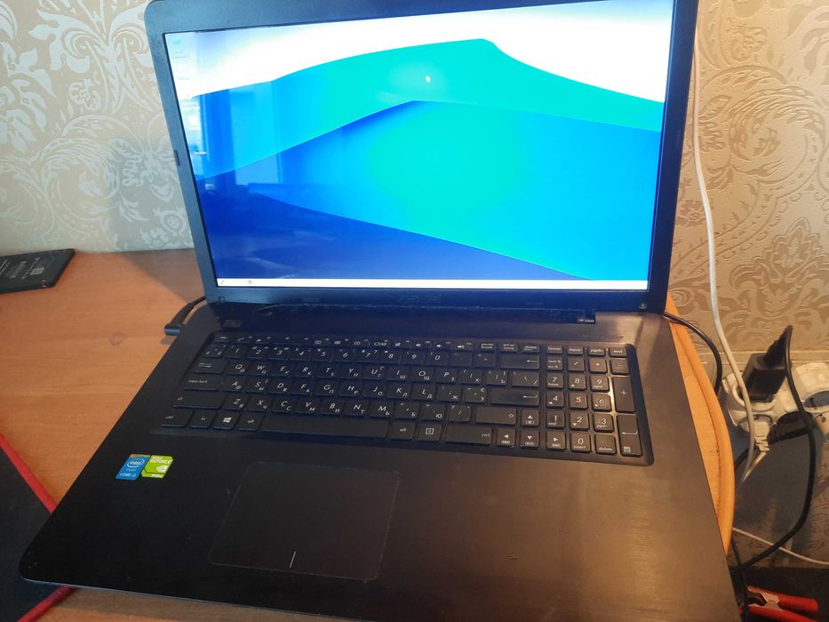 редкий ноутбук, с большим экраном 17", игровой, ssd