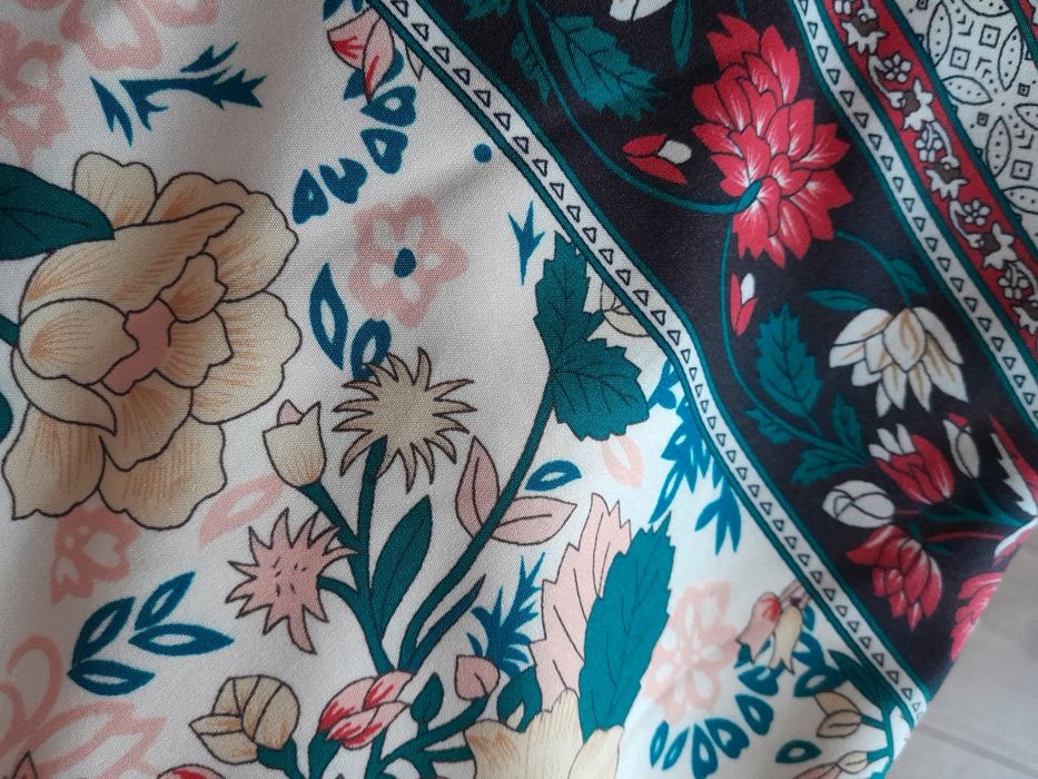 Продам сукню, літню,нову, колорьову,2 кармана, розмір М