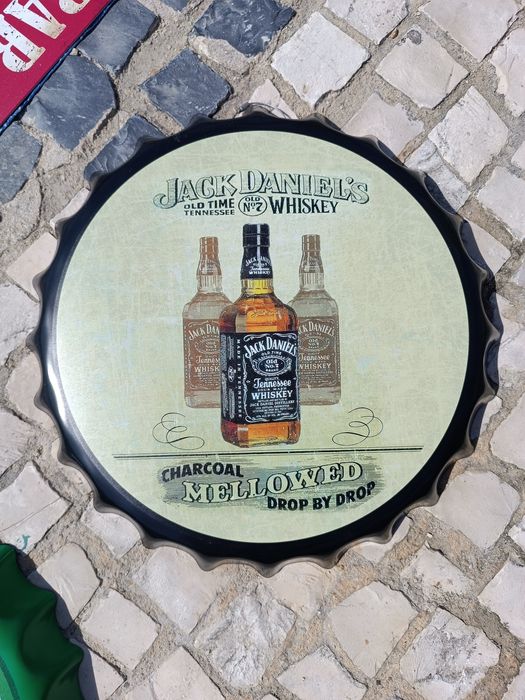 Carica em metal decorativa 40,50cm de diâmetro