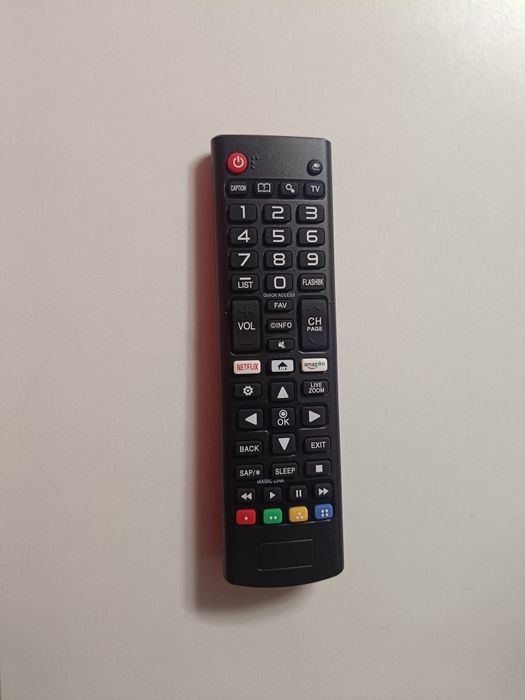 pilot do telewizora LG, zapakowany jako zamiennik. 
Amazon.pl
Amazon.p