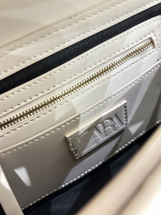 Бежева сумочка ZARA
