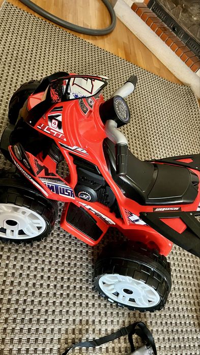 Mota quadriciclo Injusa The Beast 12V - impecavel com garantia