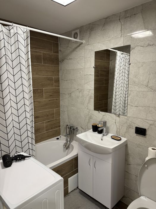 Квартира Подобово , Погодинно. Біля авто-жд вокз. 10 хвилин до Центру