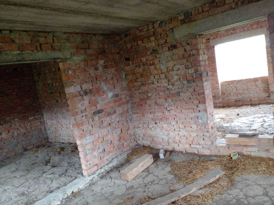 Продається будинок 2 поверхи, та 2 земельних ділянки