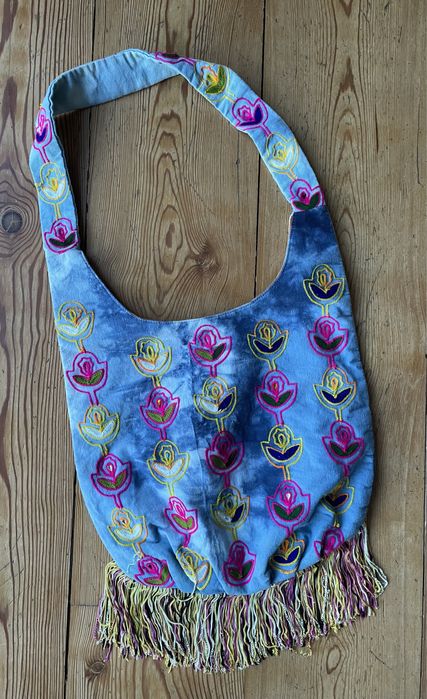 Bolsa em tecido com bordados Lanidor