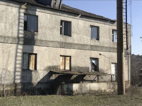 Продам булівлю з блоків та плит