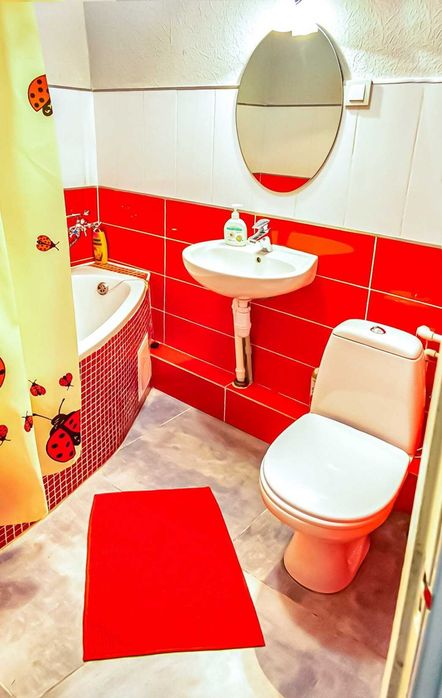 Квартира в центрі двокімнатна з ремонтом без посередників.