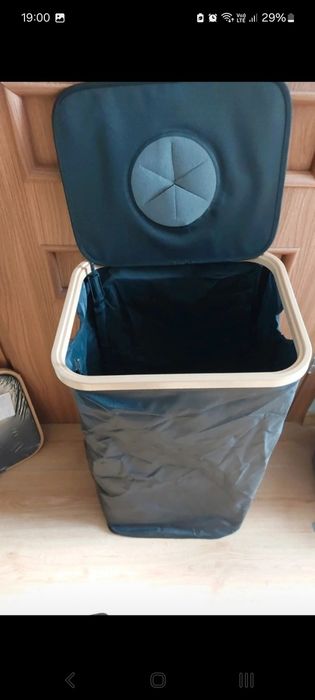 Składany kosz na butelki kaucyjne