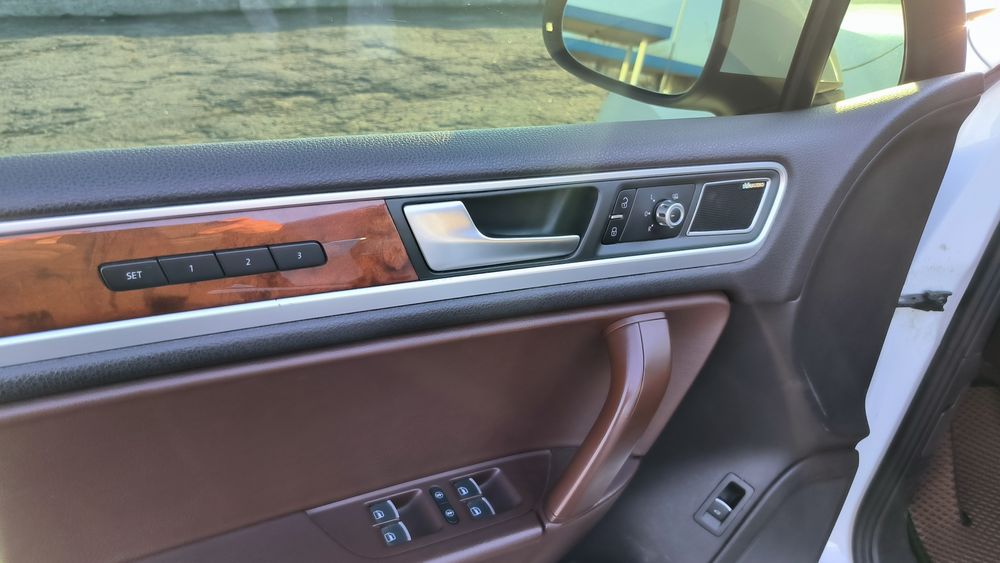 Продам Volkswagen TOUAREG 2012р  3.0 D