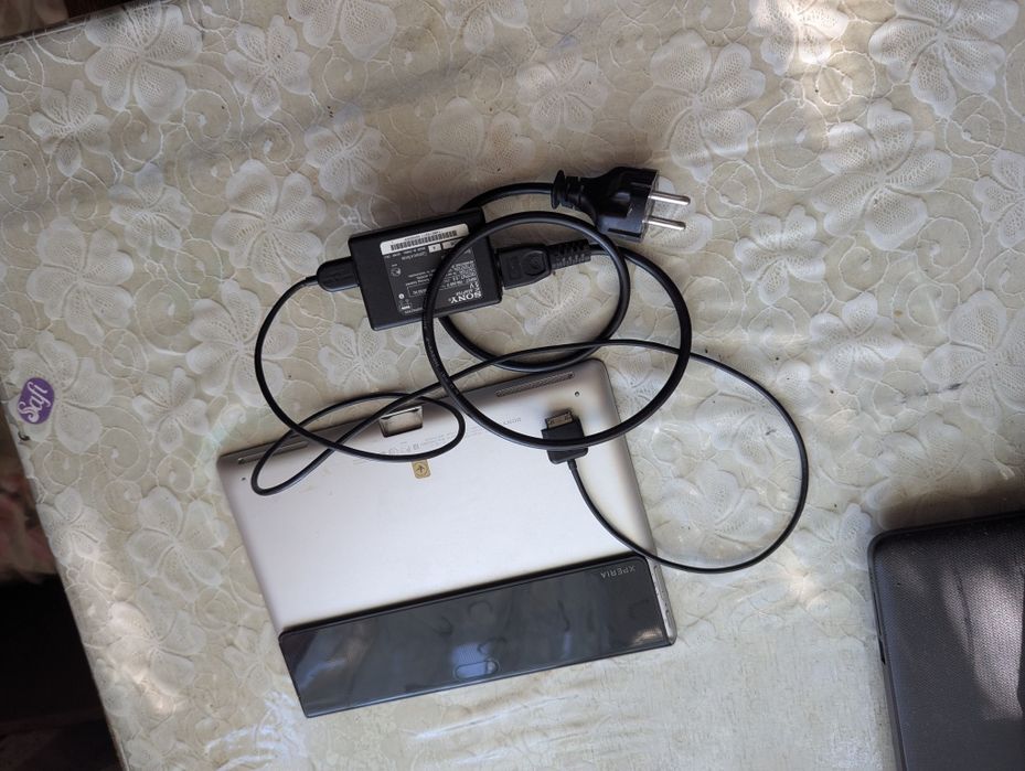 Продам планшет Sony на запчасти.