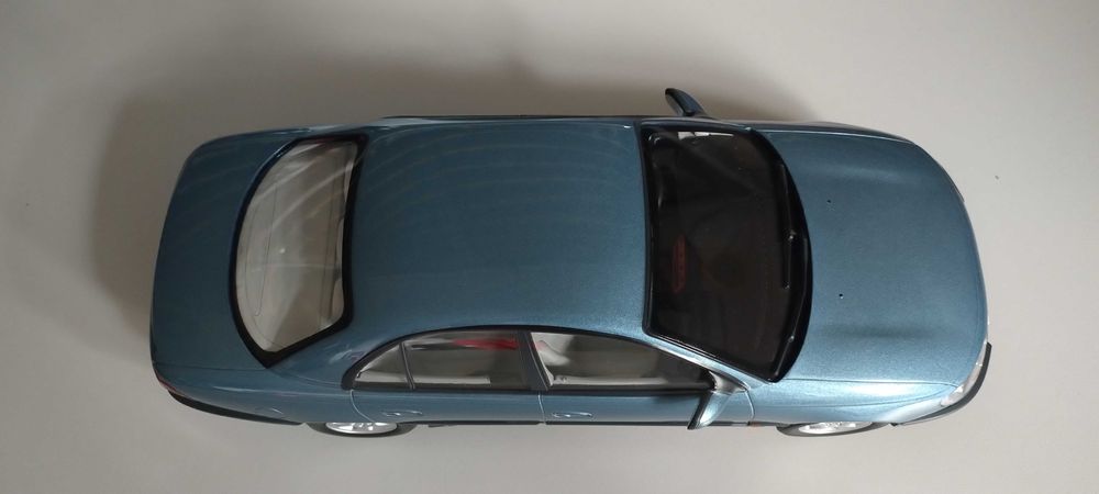 Opel Omega B Triple9 1:18