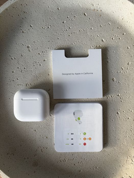 Apple AirPods 4 bezprzewodowe
