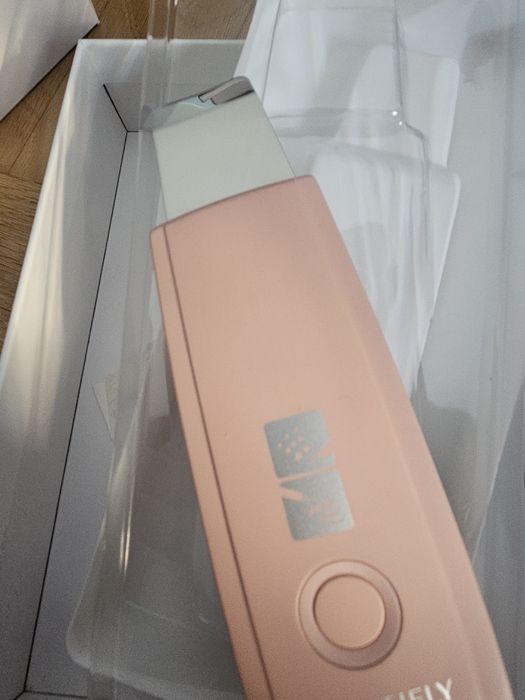 Beautifly Blush B-Scurb sonic skin scrubber