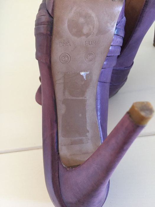 Sapatos de salto alto