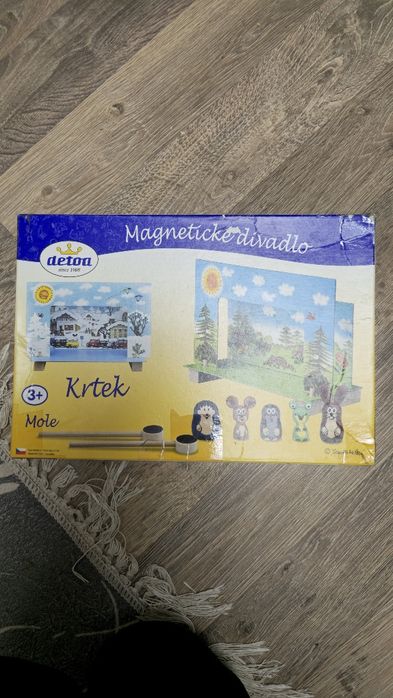 Магнітний театр Detoa «Кріт» (Krtek) — дерев’яна розвиваюча гра