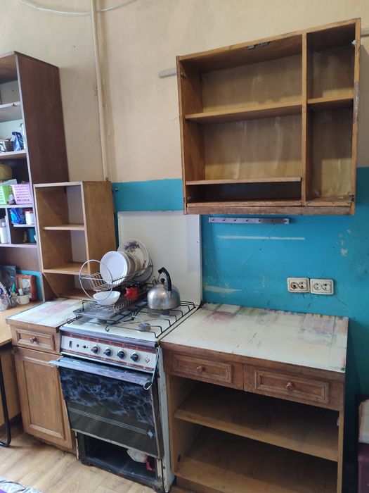 Дерев'яні кухонні меблі для дачі або гаражу