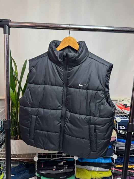 Жіноча пухова жилетка Nike