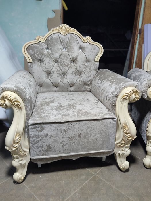 Диван і два крісла