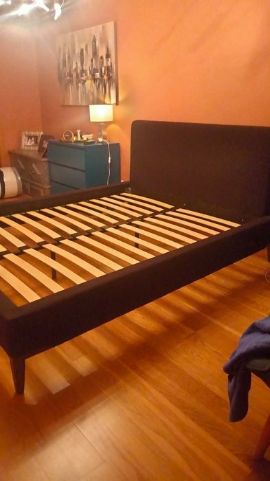Cama de Casal marca "kinda - Lisboa"