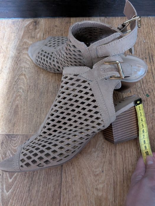 Женские бежевые босоножки 41-41,5 размер