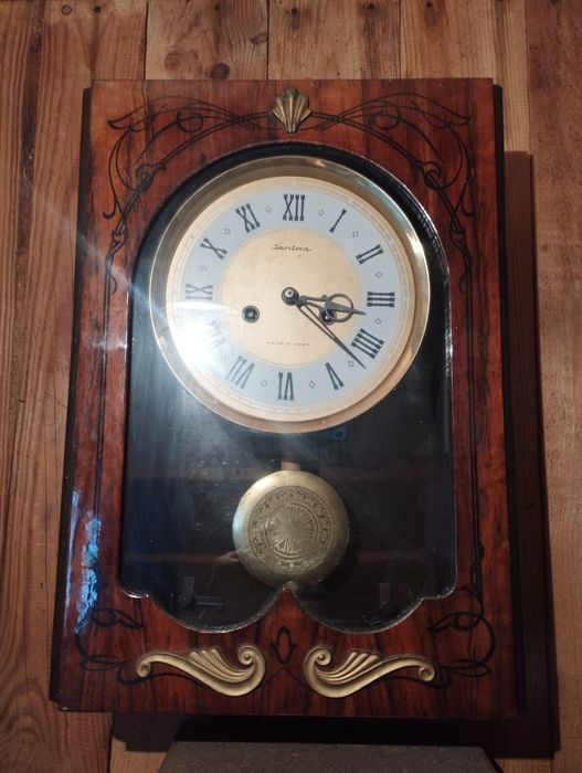 Продам настінний годинник Янтарь