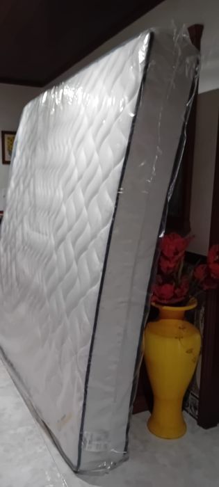 Colchão de espuma e viscoelástico,medidas 195x200