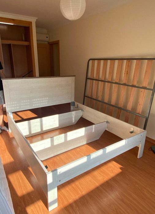 Cama de Casal VERONA (150x190cm) + Estrado de Ripas - Como Novo - 180€