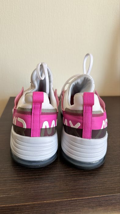 Продаю кросовки  Nike Air Max Bella  40.5 26см