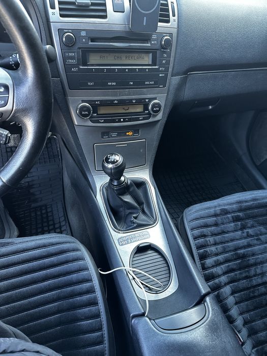 Toyota Avensis 1.8 бензин